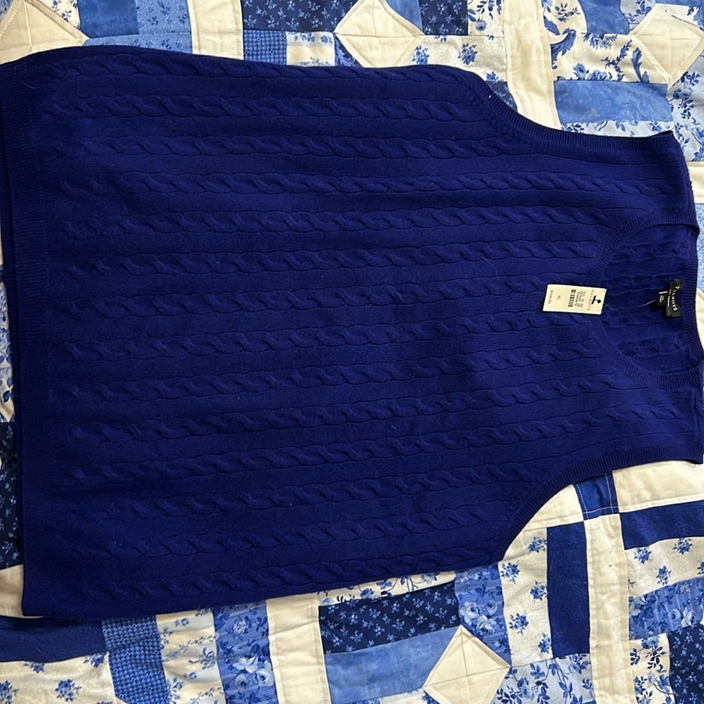 Sleeveless cashmere sweater!
